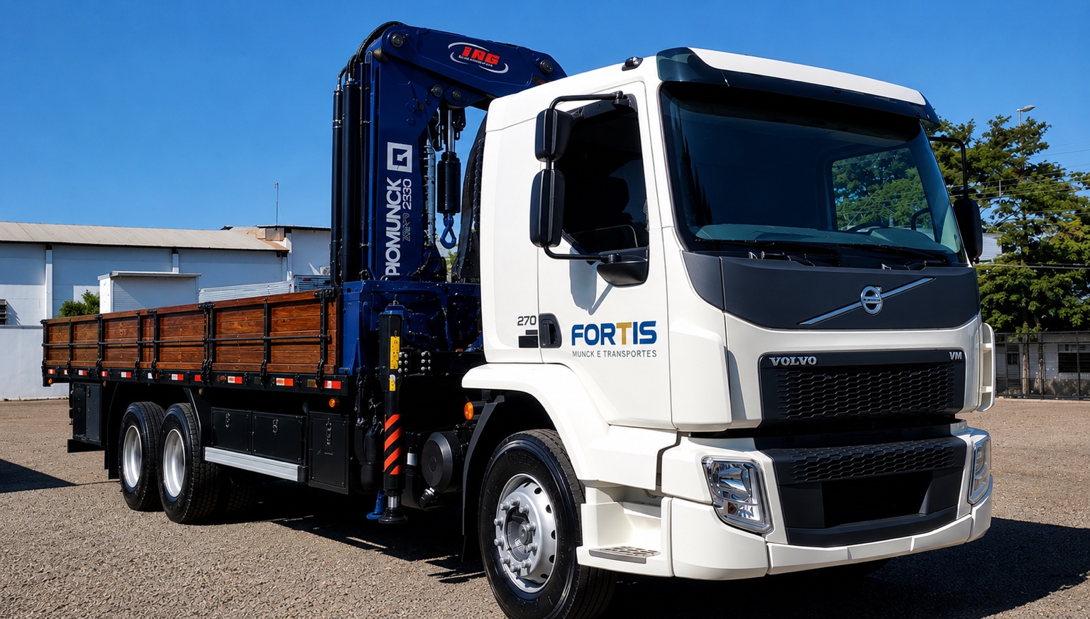 Caminhão Munck Volvo Fortis SC com lança Piomunck